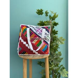 Sac fourre-tout en coton matelassé fait à la main pour femmes, sac à provisions personnalisé en patchwork imprimé, épicerie, plage, voyage quotidien, cadeau d'été parfait - Product Image 2