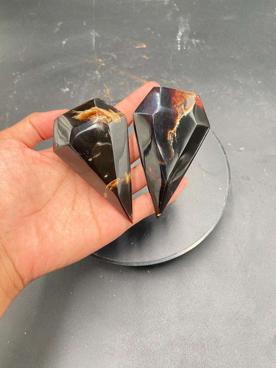 สีน้ำตาล