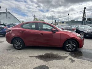 รถ Toyota yariss Le Sedan FWD สีแดงนำเข้าด้านบนยุโรปซ้าย/ขวาขับเร็วจัดส่งเร็วใช้ได้ - Product Image 3