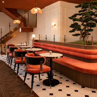Aménagement intérieur de restaurant commercial, mobilier de café, banquette, sièges rembourrés, canapé, table et chaises pour café