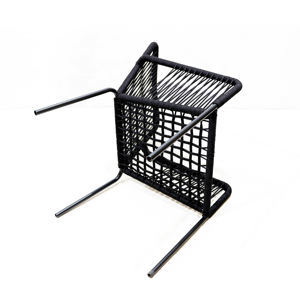 Chaise empilable d'extérieur moderne et imperméable avec un design en métal tressé pour la salle à manger - Product Image 6