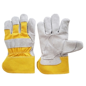Gants en cuir de résistance professionnelle de haute qualité en cuir de vachette personnalisé pour la paume de traction dure d'haltérophilie de gymnastique - Product Image 4