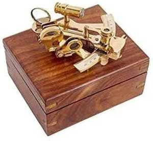 Brújula vintage personalizable con puntero dorado Esfera de madera de forma cuadrada Pantalla en una caja de madera vintage - Product Image 1