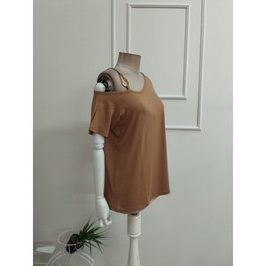 Chemisier en viscose à manches courtes et à une épaule pour femme avec détail boucle, 36531 - Café au lait - Product Image 5