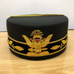 Chapeau de cérémonie maçonnique de qualité supérieure, fait sur mesure, avec broderie à la main, pour le 33e degré, avec des ailes et une couronne - Product Image 4