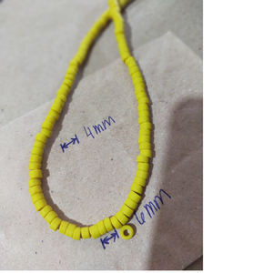 Perles en verre de couleur jaune en forme de disque de 4 mm sur mesure, adaptées aux créateurs de bijoux et aux magasins de perles pour la revente - Product Image 1