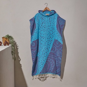 Serviette Poncho de Plage pour Adulte en Gros - Imprimé Requin Baleine à Capuche 100% Coton Turc, Peignoir de Surf et de Bain Fournisseur OEM - Product Image 1