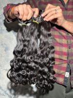 Paquetes de trama de cabello humano Remy indio virgen rizado hinchable alineado con cutícula 100% del proveedor al por mayor: modelo no permanente