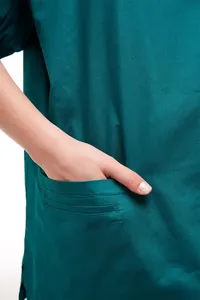 Ensemble de blouses médicales unisexes personnalisées à col rond et fermeture éclair, respirantes et confortables, en denim, avec logo personnalisé - Product Image 4