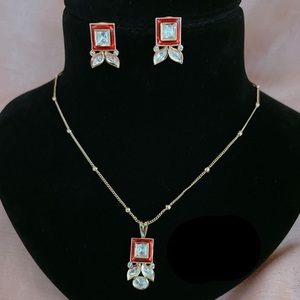 Elegante juego de colgantes de cadena en tono dorado para mujer, hermoso collar y pendientes de moissanita para ropa de boda para mujeres y niñas - Product Image 1