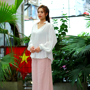 Chemisier col V élégant pour femmes motif imprimé Sway manches longues 15% lin 85% rayonne tissé teint uni formel XS Logo décoration - Product Image 2