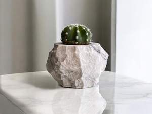 Nouveauté : Jardinière en marbre au design minimaliste pour une décoration intérieure contemporaine, mettant en valeur une élégance subtile et une pierre naturelle - Product Image 2
