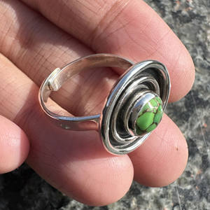 แหวนเงินแท้ 925 ประดับด้วยพลอยเทอร์ควอยซ์สีเขียวทองแดง งานแฮนด์เมด ประดับพลอยทรงกลม เครื่องประดับโดดเด่น - Product Image 5