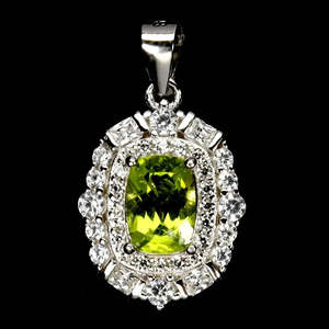 Colgante de Plata de Ley 925 de Calidad AAA+ con Peridoto Antiguo de 7x5mm, Joyería con Piedra Preciosa Natural Cus-Jew95 - Product Image 1