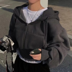 Sweat à capuche court zippé à col roulé pour femme - Product Image 3