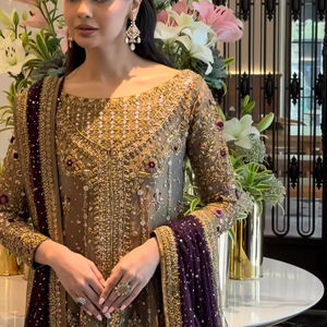 Lehenga Choli Anarkali pakistanais lourdement orné pour femmes, occasion festive de mariage, style de mariée de luxe, manches longues, maxi - Product Image 4