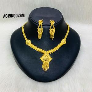 Collier Femmes Designer Collier ensemble plaqué or design en ligne bijoux de mode tout type de conception - Product Image 1