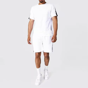 Conjunto Deportivo de 2 Piezas para Hombre, Camiseta Deportiva de Secado Rápido con Cuello Redondo, Ligera, para Verano, y Pantalones Deportivos Ligeros - Product Image 1