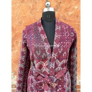Vente en gros de vestes Kantha matelassées d'hiver de style vintage, manteau long en coton indien brodé à la main, veste unisexe de bohème - Product Image 2