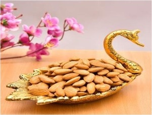 Tazón de Frutos Secos de Metal Dorado con Forma de Pato, Bandeja Decorativa Urli, Regalo Festivo Premium, Decoración para el Hogar de Diwali, Tazón para Servir Kaju y Badam - Product Image 3