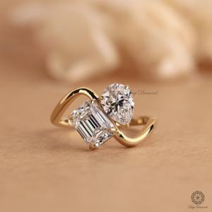 Emerald & Pear Lab Grown Diamond Toi Et Moi Anillo Twin Shank Anillo de Compromiso 14K Oro sólido - Product Image 1