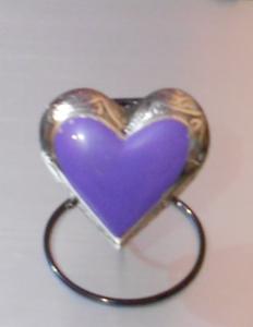 Mini urna de corazón de recuerdo de latón para cenizas funerarias humanas Urnas de crematorio de corazón de diseño clásico con soporte de exhibición - Product Image 4