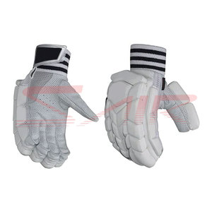 Guantes cómodos y profesionales de bateo de cricket ligeros personalizados disponibles con personalización en todos los colores y tamaños - Product Image 6