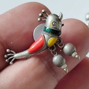 Boucles d'oreilles breloques en forme d'oiseau en argent allemand minimaliste moderne de style contemporain finition mate conception légère à porter quotidiennement - Product Image 1