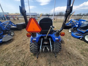 Tracteur abordable pour l'agriculture, le jardinage, les champs et les terres rurales - Tracteur compact FT26M à vendre à prix avantageux - Product Image 2