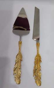 Ensemble de couteaux à gâteau en métal de qualité supérieure Design moderne et élégant Idéal pour les célébrations d'anniversaire Décorations de cuisine et d'événements - Product Image 3