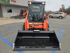 Chargeuse compacte sur pneus Kubota SSV65 à moteur diesel, modèle le plus vendu, engin de construction à prix abordable - Product Image 4