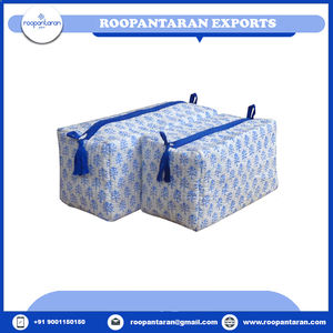 Ensemble de 2 trousses de toilette en coton imprimé à la main de qualité supérieure, rembourrées, avec fermeture éclair, disponibles à la vente - Product Image 5