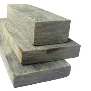 Petits blocs de corne de buffle polis et sculptés fabriqués à la main avec des motifs de style nautique et animal pour une utilisation décorative - Product Image 6