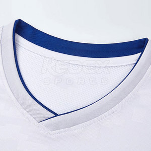 Uniforme de fútbol de color sólido de calidad superior para ropa de fútbol de nuevo estilo de diseño a la venta - Product Image 3