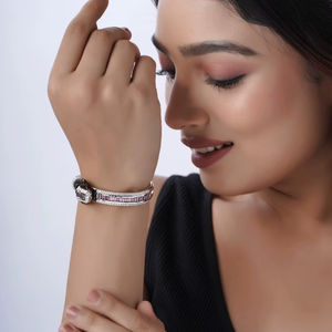 Conjunto de Pulsera de Plata con Moissanita Rosa en Corte Baguette, Estilo Hip Hop de Lujo para Mujer, Hebilla Premium, Moderna y Elegante - Product Image 1