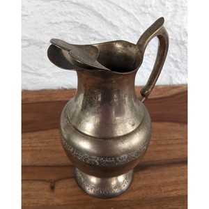Pichet à eau en métal design vintage en aluminium avec finition argentée, fabriqué en Inde avec poignée design - Product Image 2