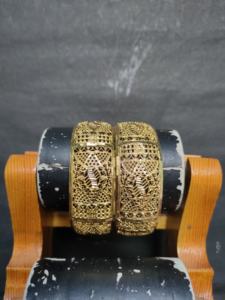 Bracelets nouvellement arrivés avec des bracelets à la mode de forme ronde plaqués or 22CT à vendre par les exportateurs indiens - Product Image 4