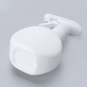 Bouteille pulvérisateur de nettoyage en PE PP de 300 ml, forme cylindrique, logo/couleur personnalisés, certifiée BSCI, marque Pavico, usage domestique, Vietnam - Product Image 3