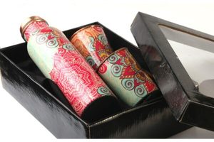 Ensemble de bouteilles en cuivre originales fabriquées à la main de haute qualité, ensemble cadeau en émail imprimé avec 2 verres - Product Image 2