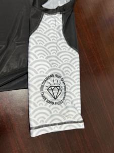 MMA เสื้อแรชการ์ดพิมพ์ซับลิเมชันกำหนดเอง240ป้องกันอัลทวอยเลต์ GSM การบีบอัดการต่อสู้แบบผดผื่น BJJ ผลิตในปากีสถาน - Product Image 4