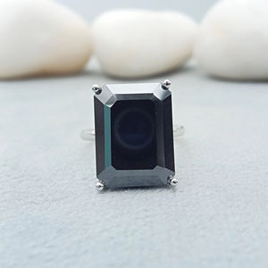 Anillo de Compromiso y Boda Solitario de Plata con Diamante Moissanita de Oro Blanco Sólido de 14K/18K, Corte Esmeralda, 2.5CT - Product Image 1