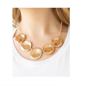 Collar de latón Collares de calidad superior Cadena ajustable Aspecto de diseñador Mejor venta pieza de diseño redondo Colgante Boda - Product Image 1