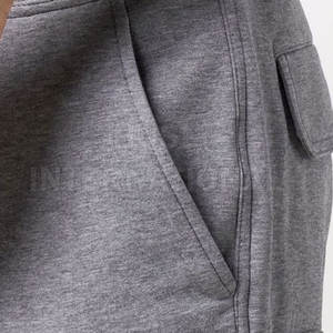 กางเกงขาสั้นผ้าคอตตอนแนวสตรีทของผู้ชายใส่สบายสำหรับฤดูร้อนผ้า100% มีหลายกระเป๋าโลโก้ตามสั่งบริการ OEM 2024 - Product Image 5