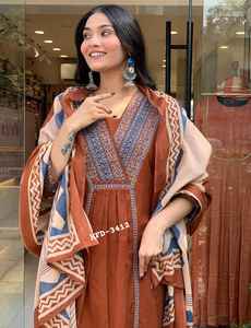 Conjunto de Kurta, Pantalón y Dupatta con Cuello en V Bordado de Moda, Traje Étnico para Mujer, Proveedor Mayorista al Mejor Precio - Product Image 2