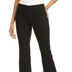 Jeans de Mezclilla Negros Transpirables para Mujer, Estilo Bootcut, Marca Style & Co, Talla Small-2XL, Corte Ajustado con Logotipo Simple en la Cintura - Product Image 2