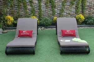 Chaise longue d'extérieur élégante en forme d'arc pour des espaces de jardin élégants et une relaxation confortable au bord de la piscine - Product Image 6