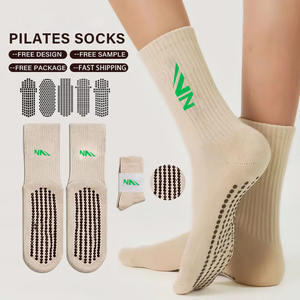 Calcetines de Pilates para equipo de fútbol y fútbol transpirables súper cómodos para hombre, agarre para correr, los más vendidos para deportes de invierno - Product Image 1