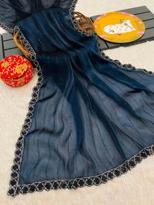 Saree en soie de créateur avec séquence de bordure en dentelle épaisse, beau style pakistanais pour les cérémonies de mariage et de fête - Product Image 4