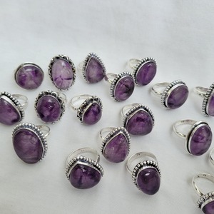 Bagues vintage en argent plaqué avec pierres d'améthyste, forme goutte d'eau, sertissage clos, bijoux unisexes tendance pour le quotidien et les cadeaux - Product Image 4