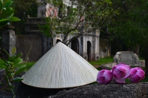 Sombrero cónico tradicional de Vietnam-Sombrero cónico de hoja de palma de bambú Non La, diseñado para sus necesidades para eventos con buena oferta - Product Image 4